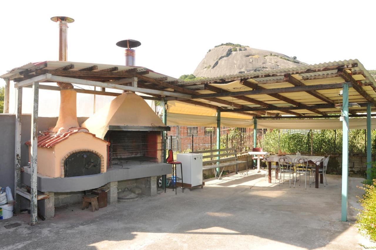 The Other Side Of Meteora With Lush Garden, Bbq & Pavillion Kalambaka Exterior foto